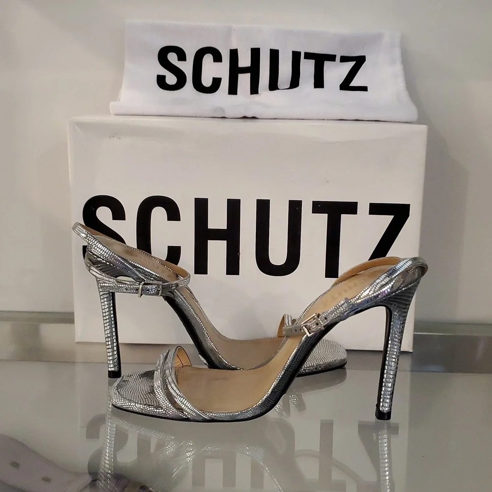 SCHUTZ women’s Metallic Silver Strappy shoe Size 7 With A 4" Heel new in box - Picture 2 of 8